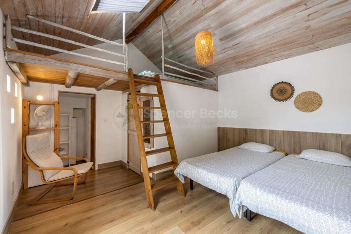 Image No.40-5 Bed House for sale