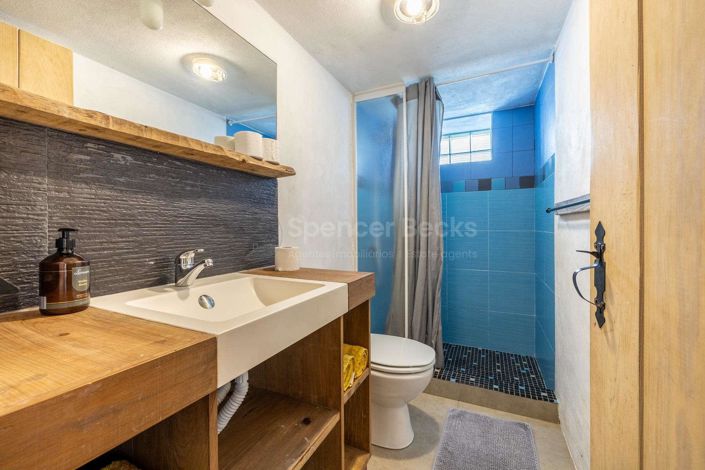 Image No.43-5 Bed House for sale