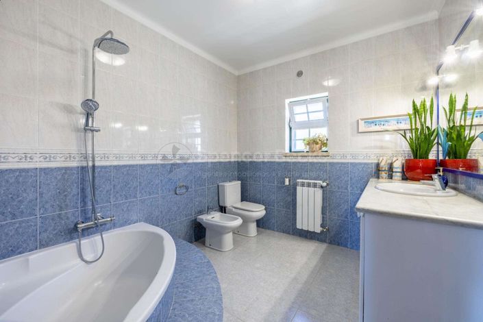 Image No.20-4 Bed House for sale