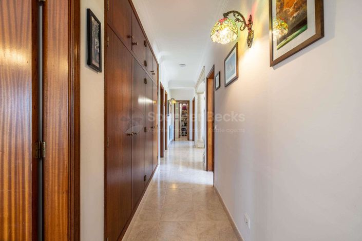 Image No.18-4 Bed House for sale