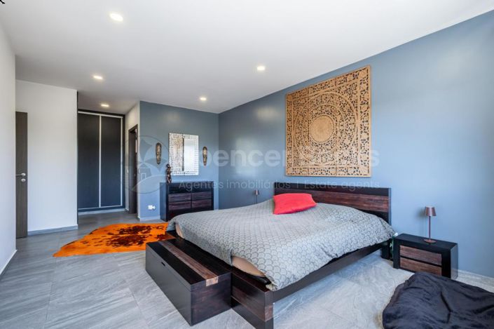 Image No.17-3 Bed House for sale