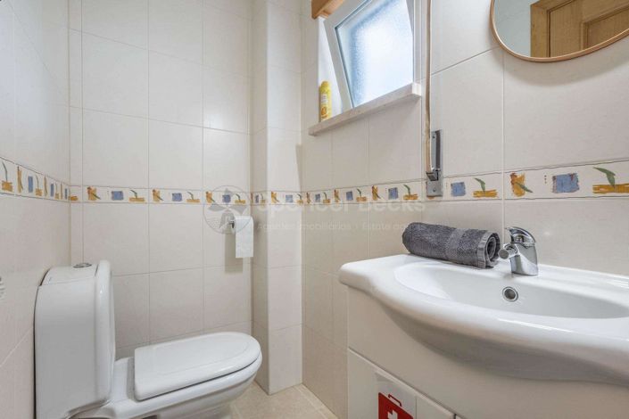 Image No.32-6 Bed House for sale