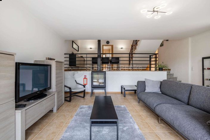 Image No.8-6 Bed House for sale