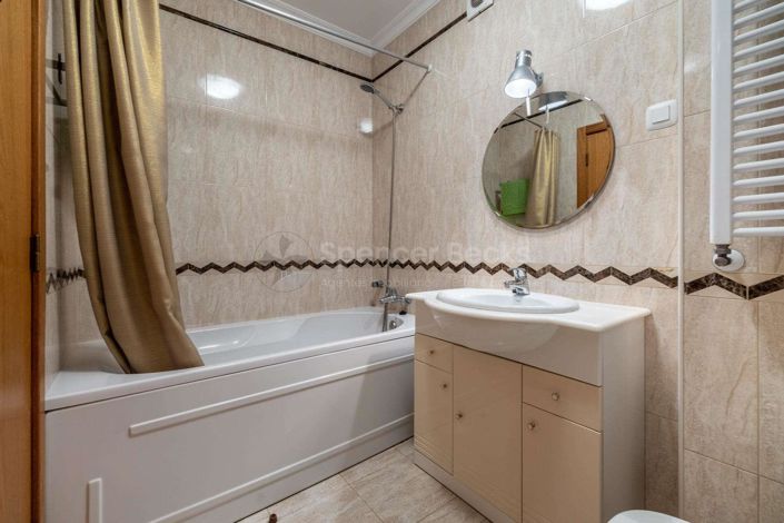 Image No.20-4 Bed House for sale