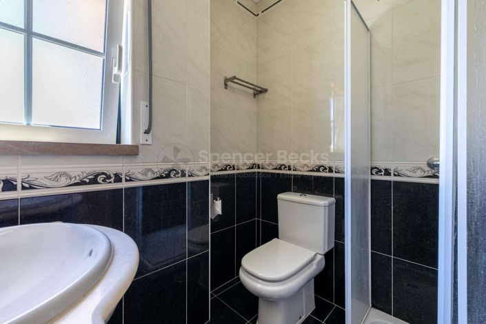 Image No.24-4 Bed House for sale