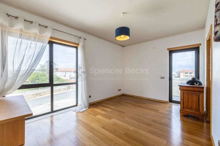Image No.17-3 Bed Apartment for sale
