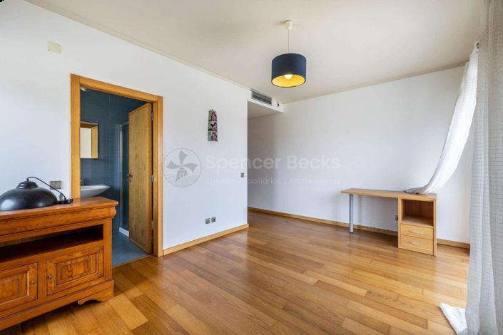 Image No.18-3 Bed Apartment for sale