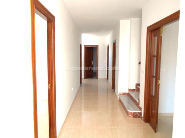 Image No.2-4 Bed Villa for sale