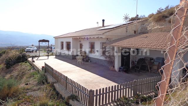 Image No.1-4 Bed Country House for sale