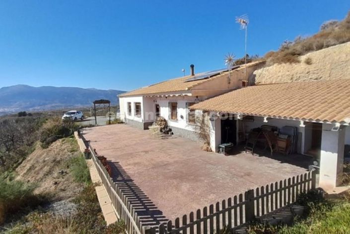 Image No.1-4 Bed Country House for sale