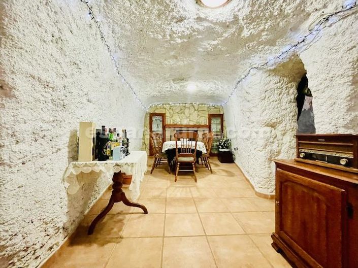 Image No.11-4 Bed Country House for sale