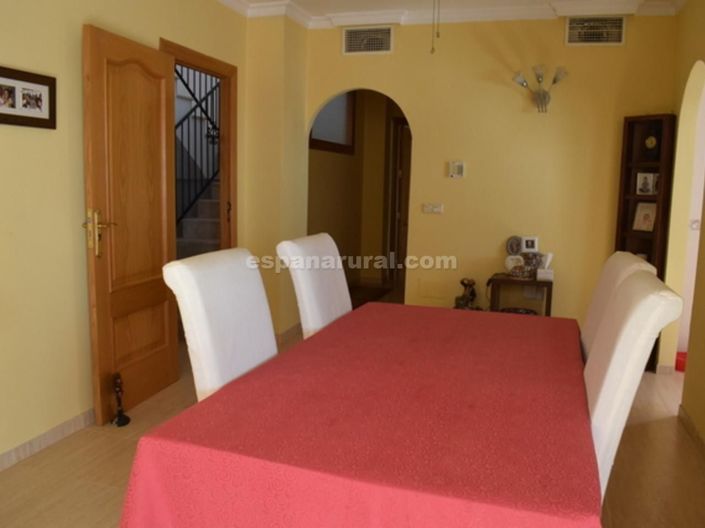 Image No.7-6 Bed Villa for sale