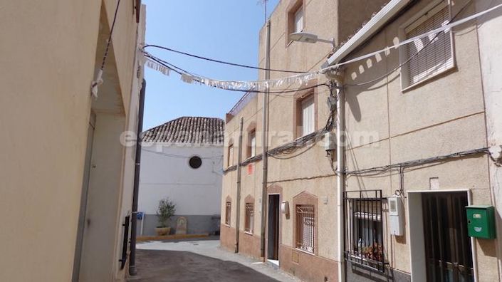 Image No.12-3 Bed Townhouse for sale