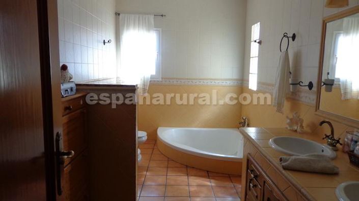 Image No.8-4 Bed Villa for sale
