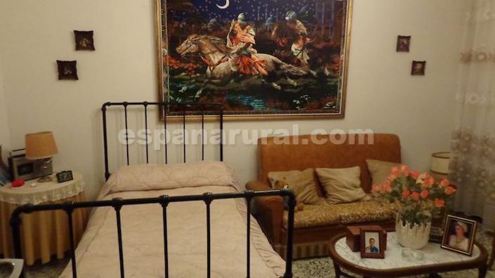 Image No.10-6 Bed Townhouse for sale