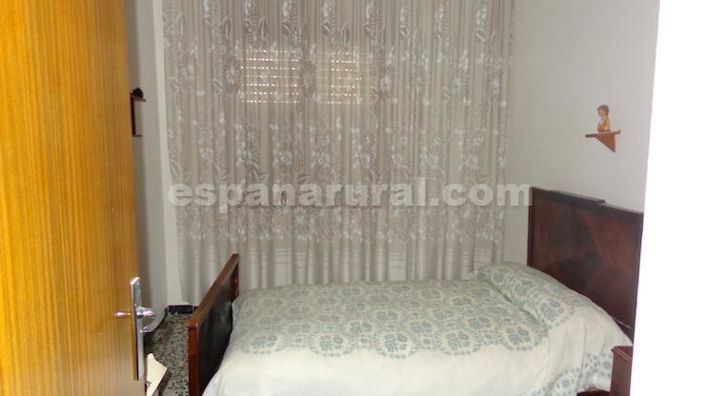 Image No.11-6 Bed Townhouse for sale