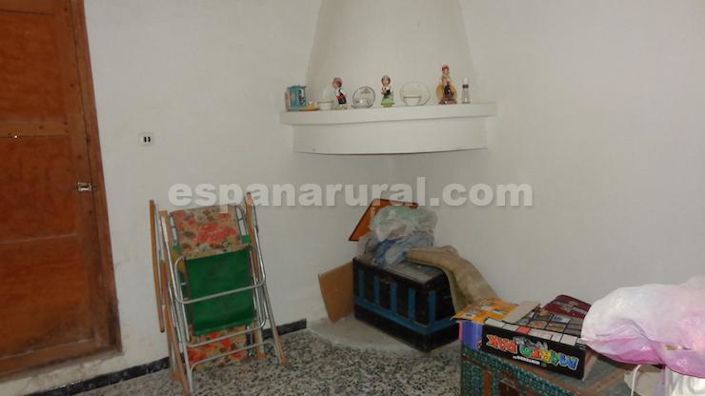 Image No.12-6 Bed Townhouse for sale