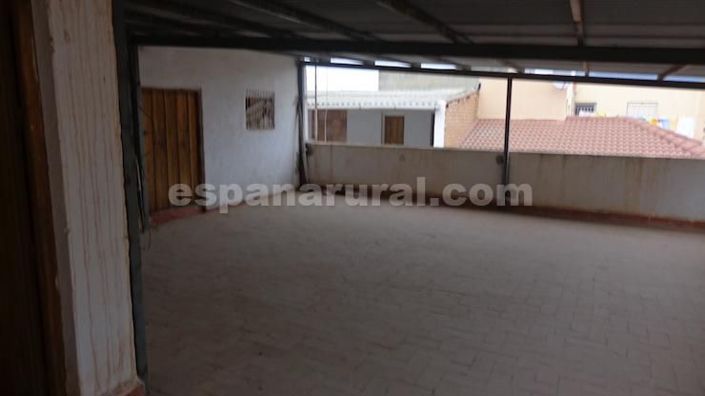 Image No.14-6 Bed Townhouse for sale