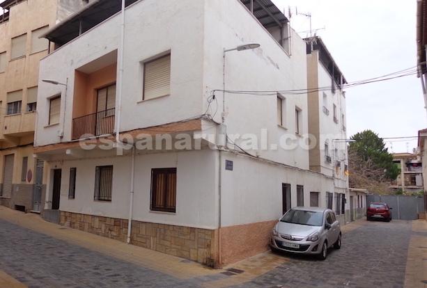 Image No.15-6 Bed Townhouse for sale