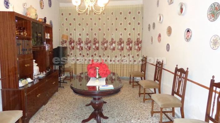 Image No.2-6 Bed Townhouse for sale