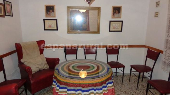 Image No.4-6 Bed Townhouse for sale