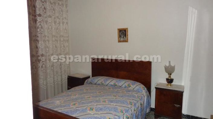 Image No.5-6 Bed Townhouse for sale