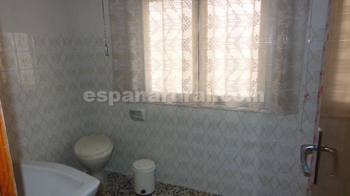 Image No.6-6 Bed Townhouse for sale