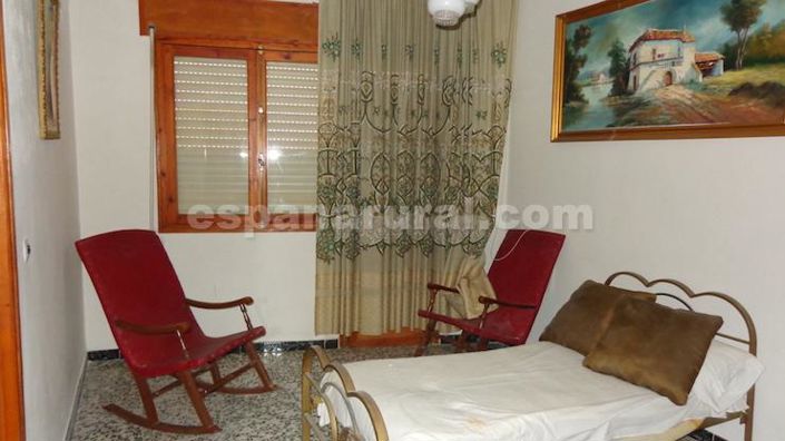 Image No.8-6 Bed Townhouse for sale