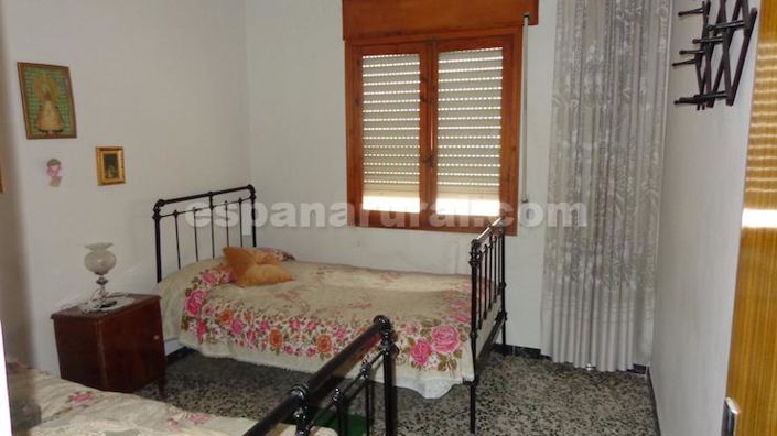 Image No.9-6 Bed Townhouse for sale