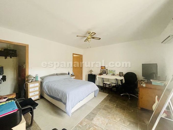 Image No.23-6 Bed Country House for sale