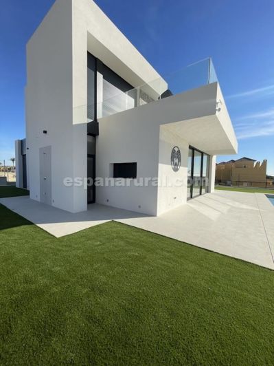 Image No.8-3 Bed Villa for sale