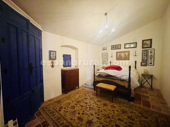 Image No.17-4 Bed Country House for sale