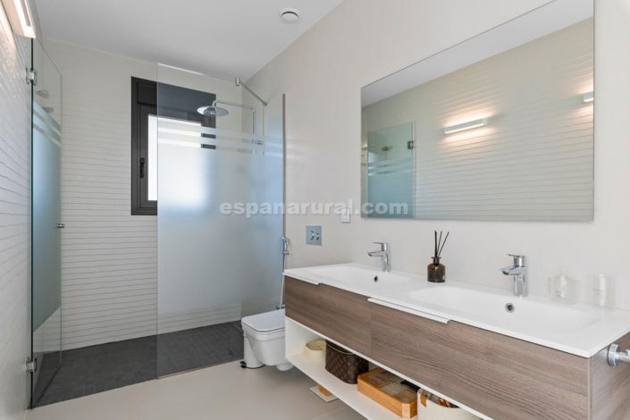 Image No.9-4 Bed Villa for sale