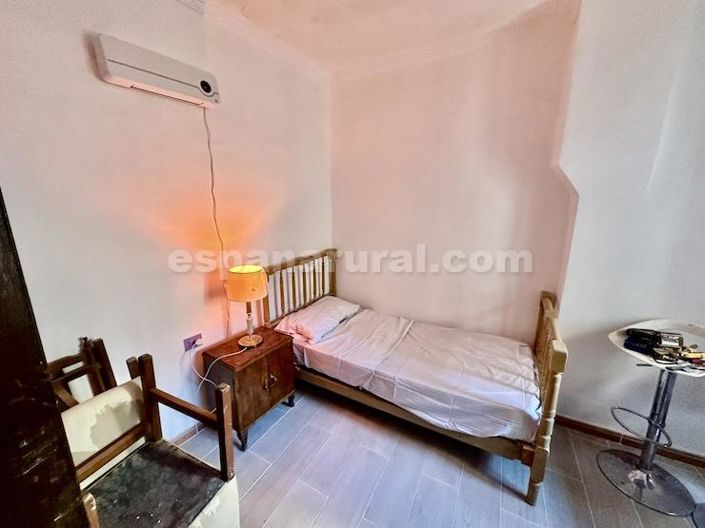 Image No.16-4 Bed Townhouse for sale