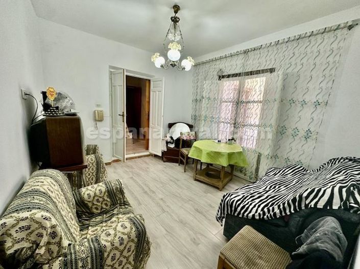 Image No.2-4 Bed Townhouse for sale