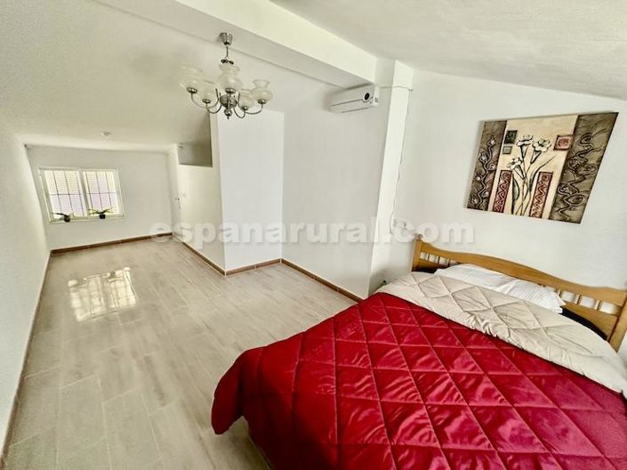 Image No.9-4 Bed Townhouse for sale