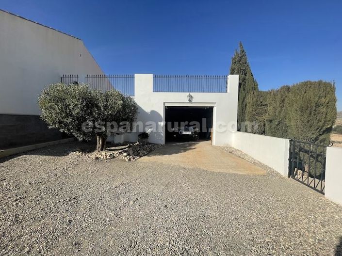 Image No.24-3 Bed Villa for sale