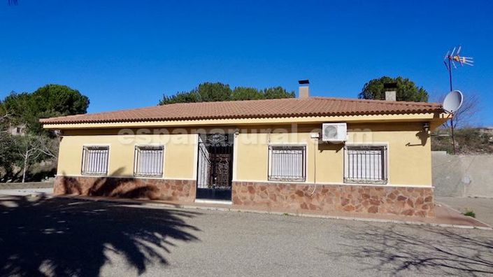 Image No.1-3 Bed Villa for sale