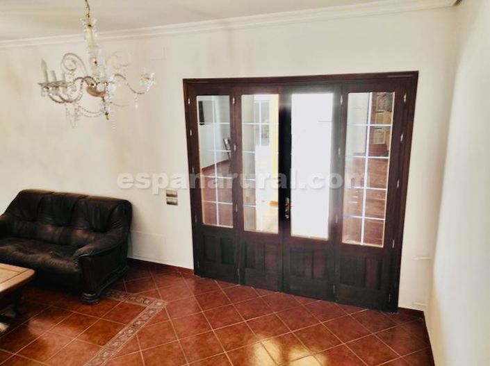 Image No.12-10 Bed Villa for sale