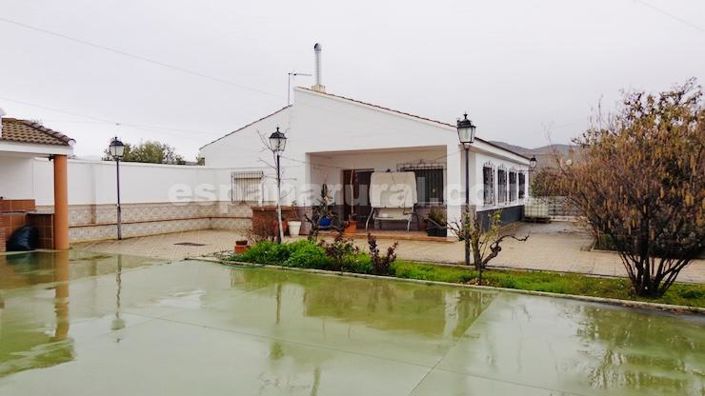 Image No.2-Villa de 4 chambres à vendre à Baza