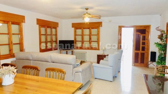 Image No.3-4 Bed Villa for sale