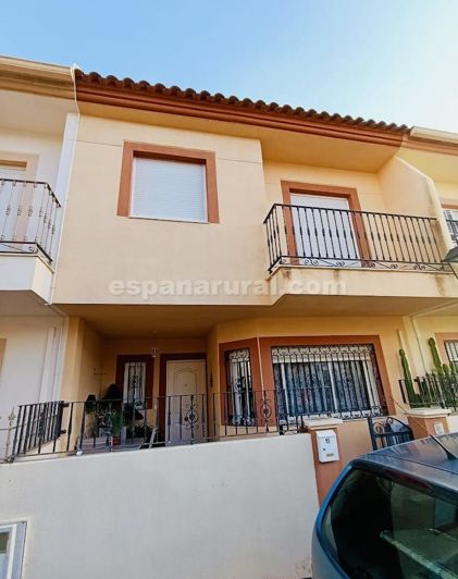 Image No.1-5 Bed Townhouse for sale