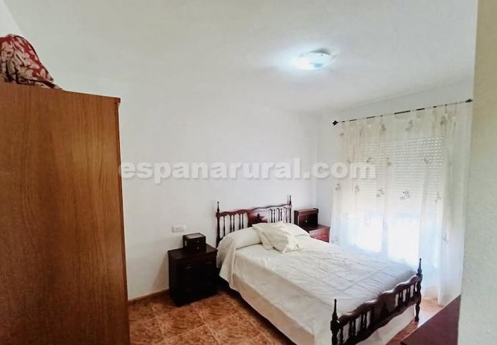 Image No.13-5 Bed Townhouse for sale