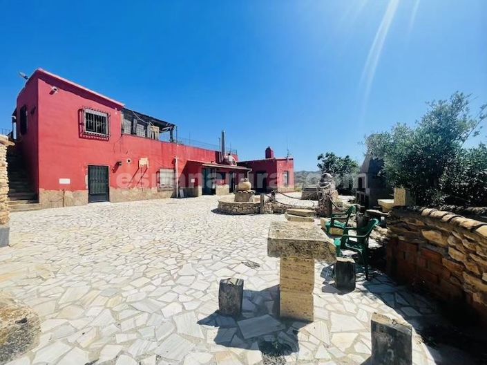 Image No.1-4 Bed Property for sale