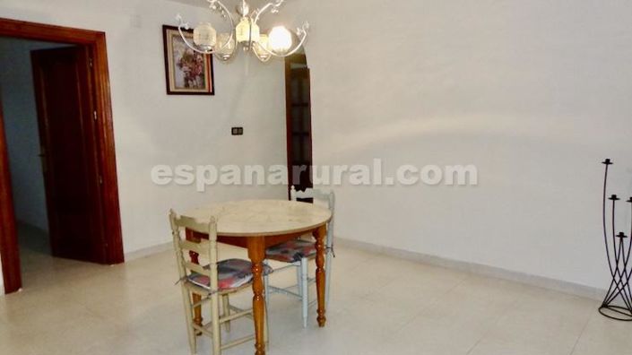 Image No.10-7 Bed Townhouse for sale