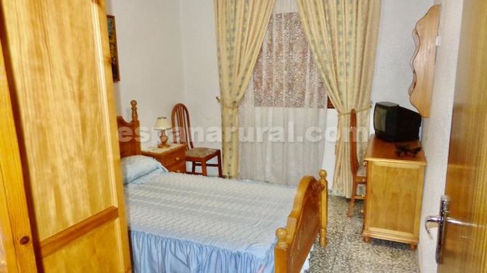 Image No.13-7 Bed Townhouse for sale