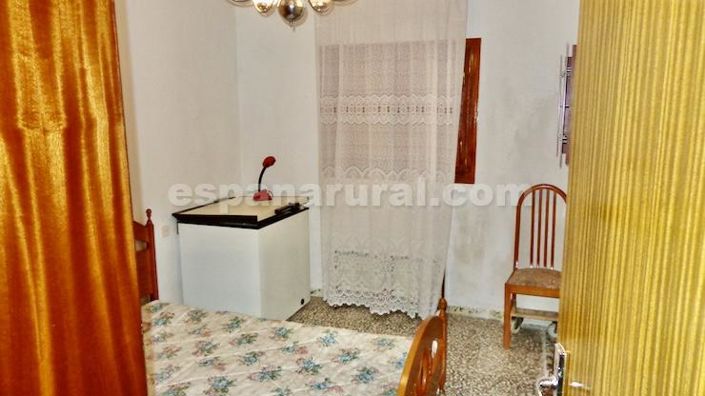 Image No.15-7 Bed Townhouse for sale