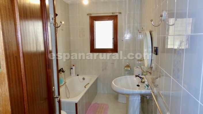 Image No.19-7 Bed Townhouse for sale