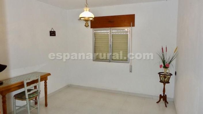 Image No.20-7 Bed Townhouse for sale