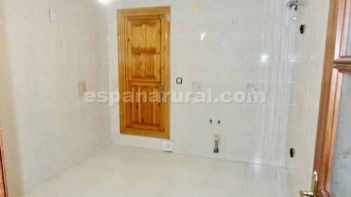 Image No.21-7 Bed Townhouse for sale